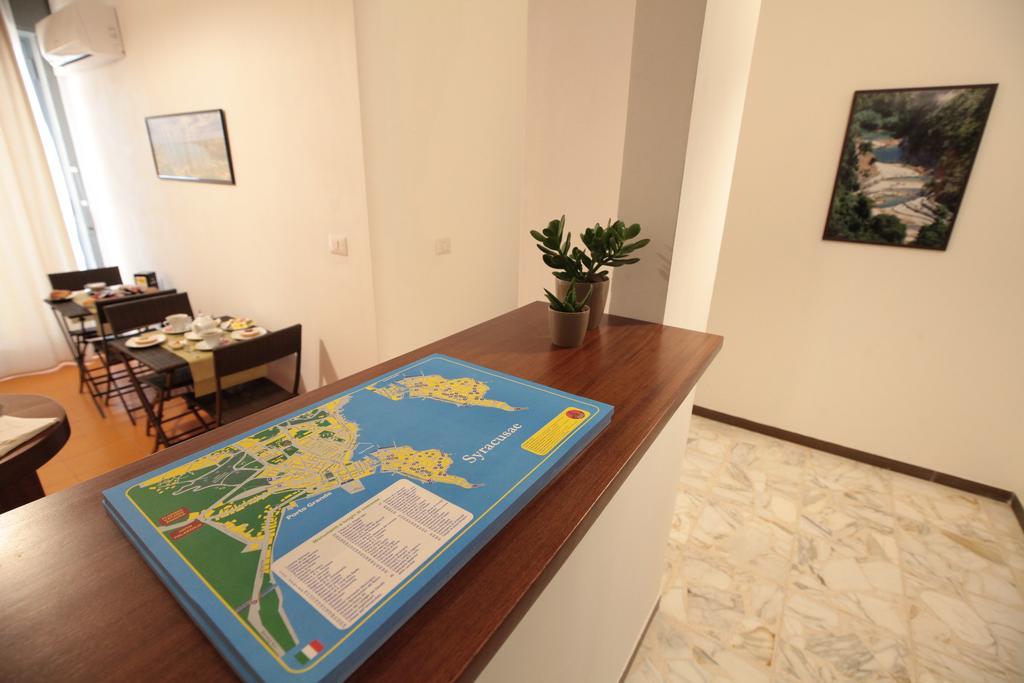 B&B Tari Syrakusa Exteriör bild